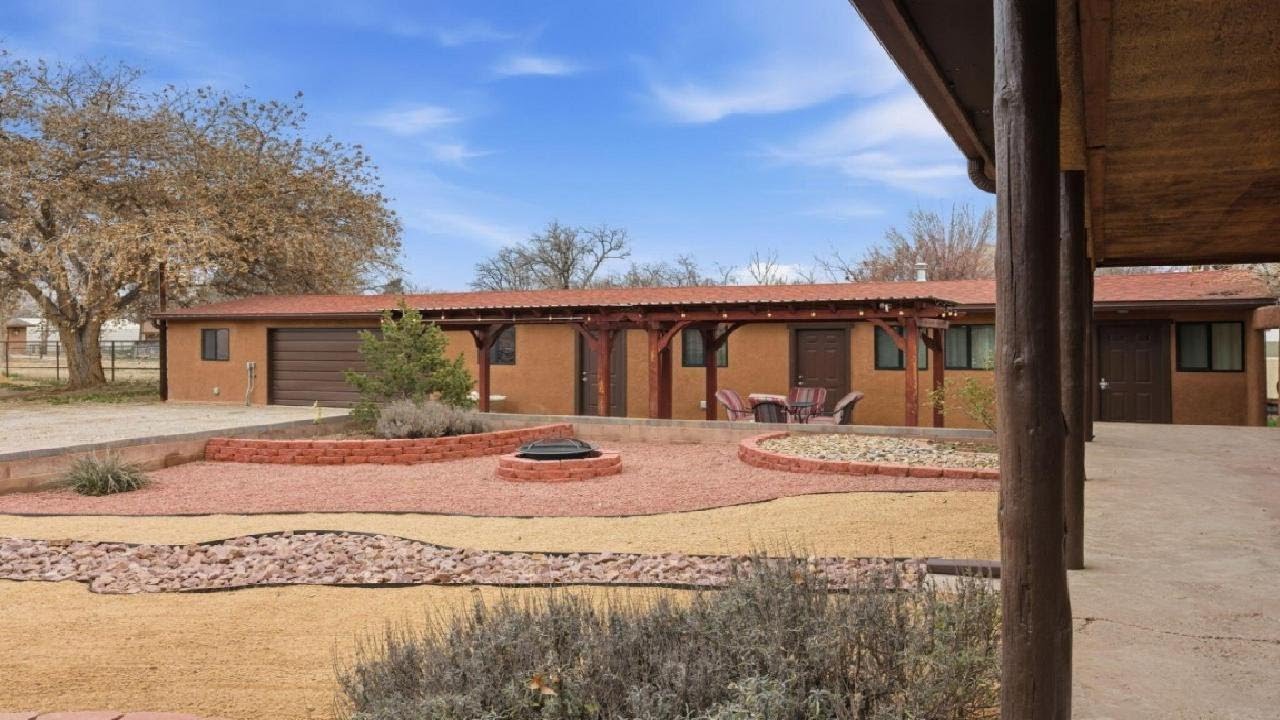 965 W Bosque Loop, Bosque Farms, NM Presented by Anita Mora.