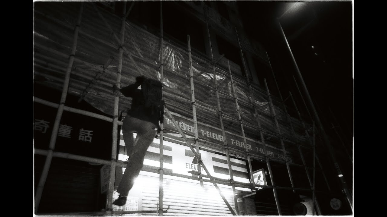 TILL WE'RE BURIED in Hong Kong. Featuring MES SIXTE YUMOH and RADEO  Analog photos with Ricoh GR1.