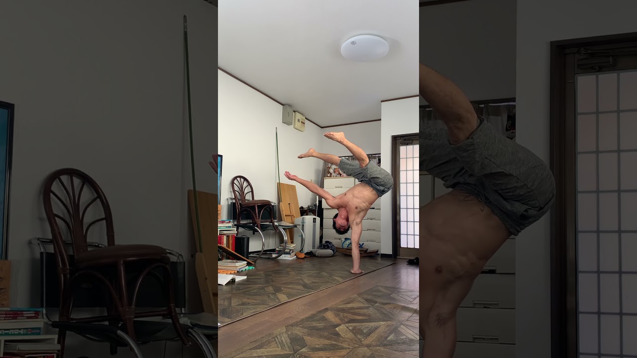 8 handstand variation on 90 seconds