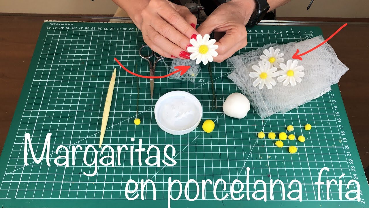 ¿Cómo hacer margaritas en porcelana fría?