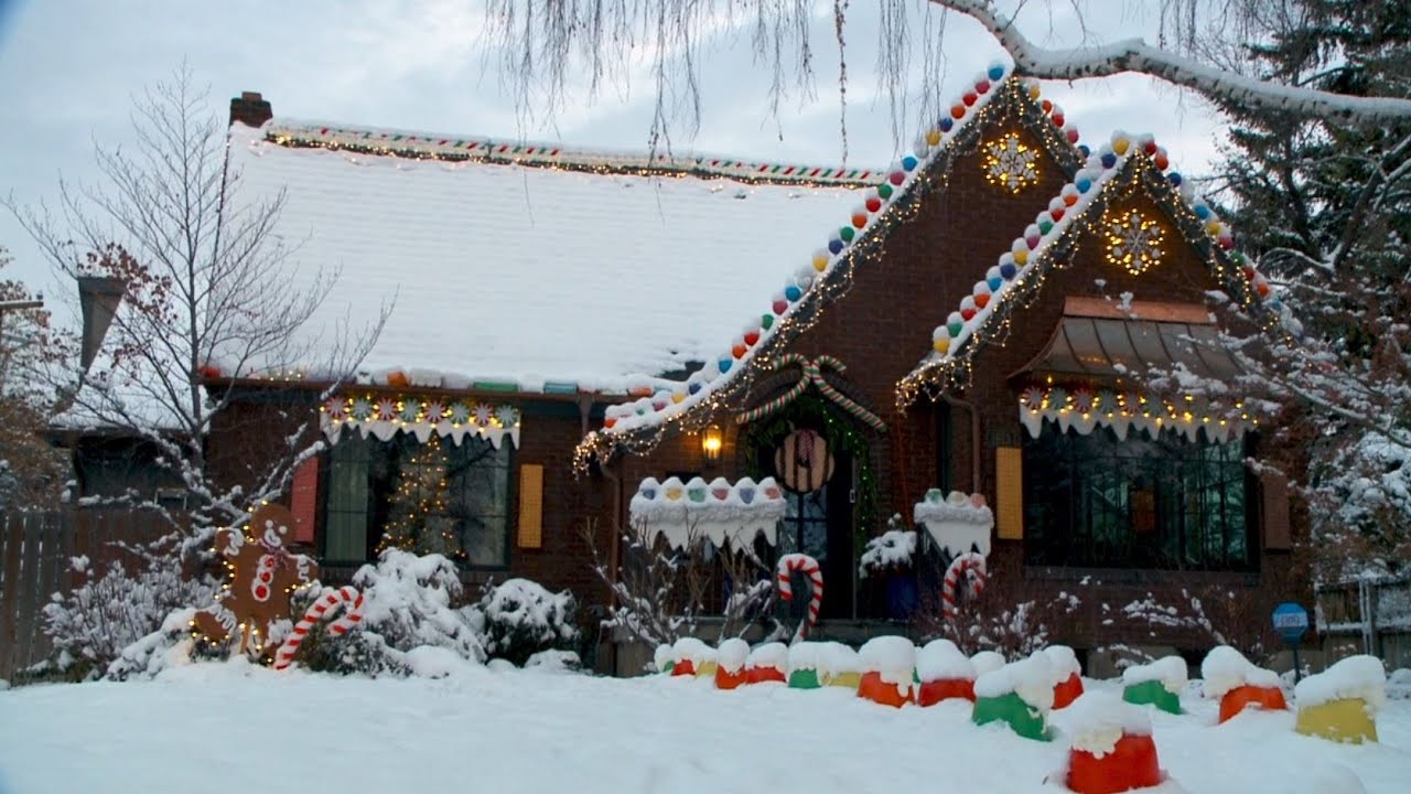 SLC 'gingerbread house' brings Christmas cheer to passers-by &mdash; and its creators