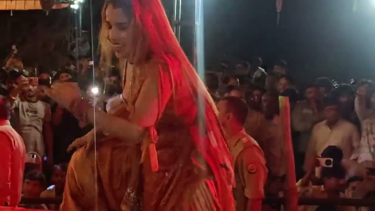 Laila Ho Laila har Koi chahe mujhe Dil Na Akela