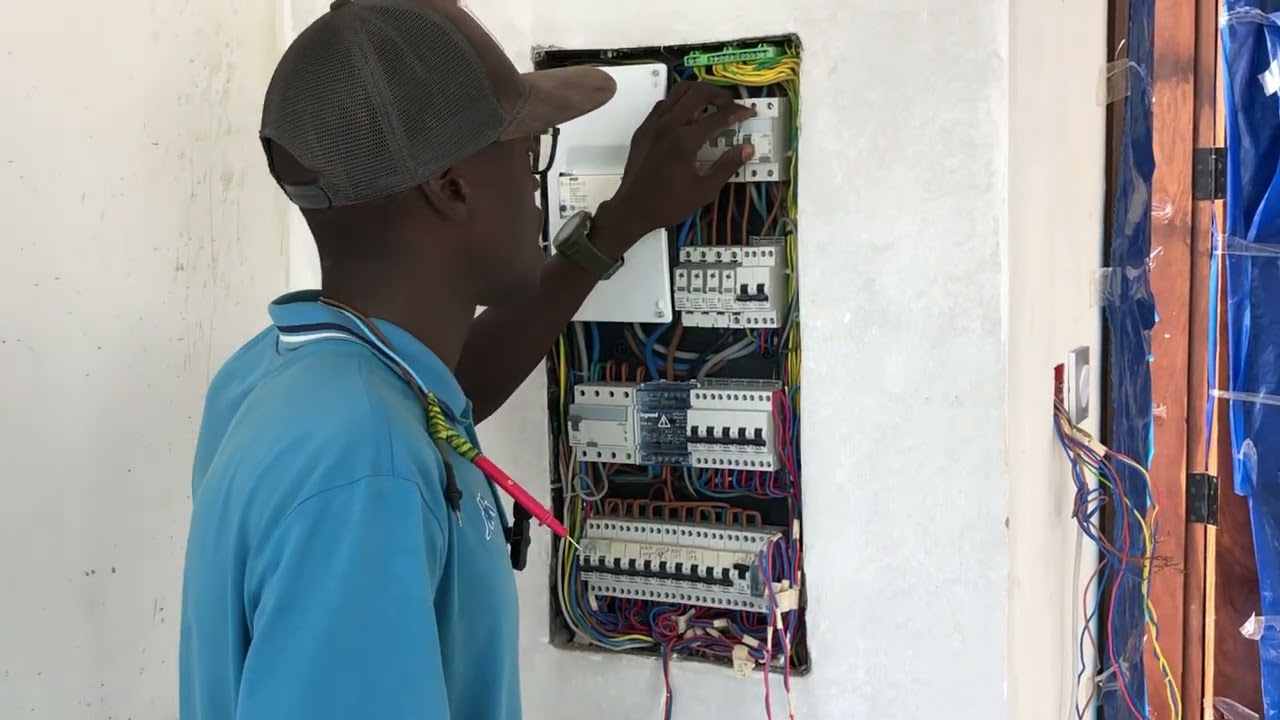 Électricité en wolof - Ñjariñu ab différentiel interrupteur différentiel