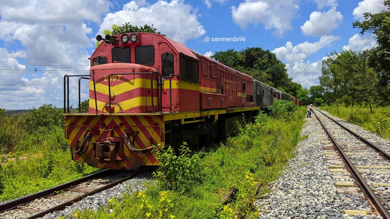Manobra + partida no motor da locomotiva GE U20C RFFSA em Curvelo/MG - Fevereiro/2022 #ramaldosertão