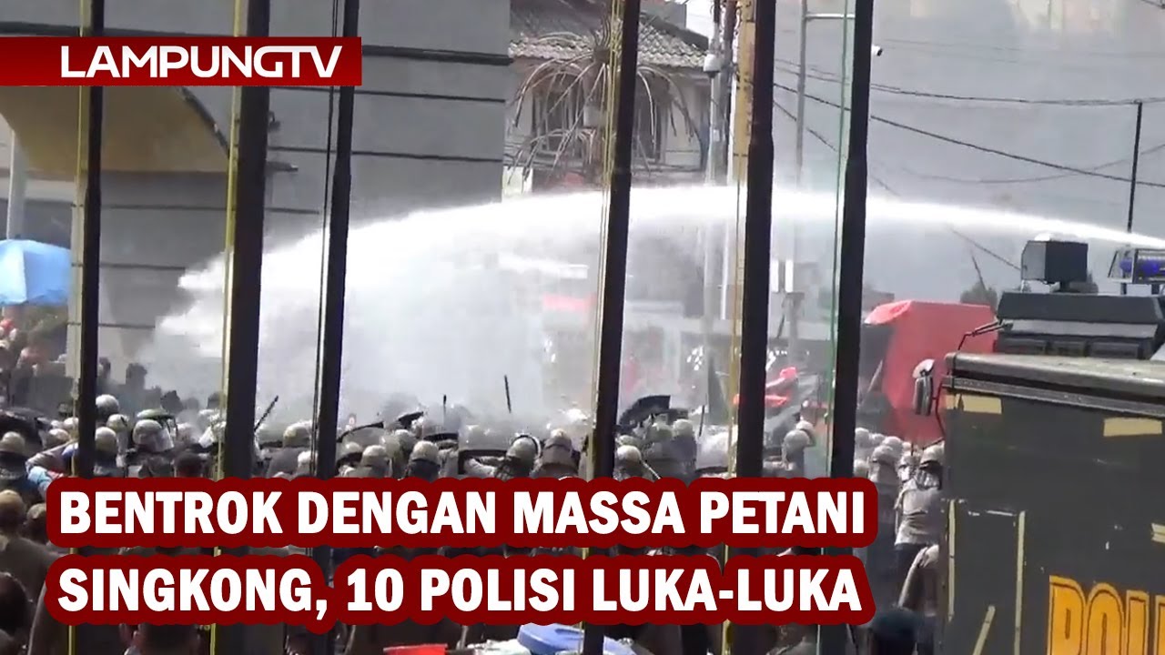 Bentrok dengan Massa Petani Singkong, 10 Polisi Terluka