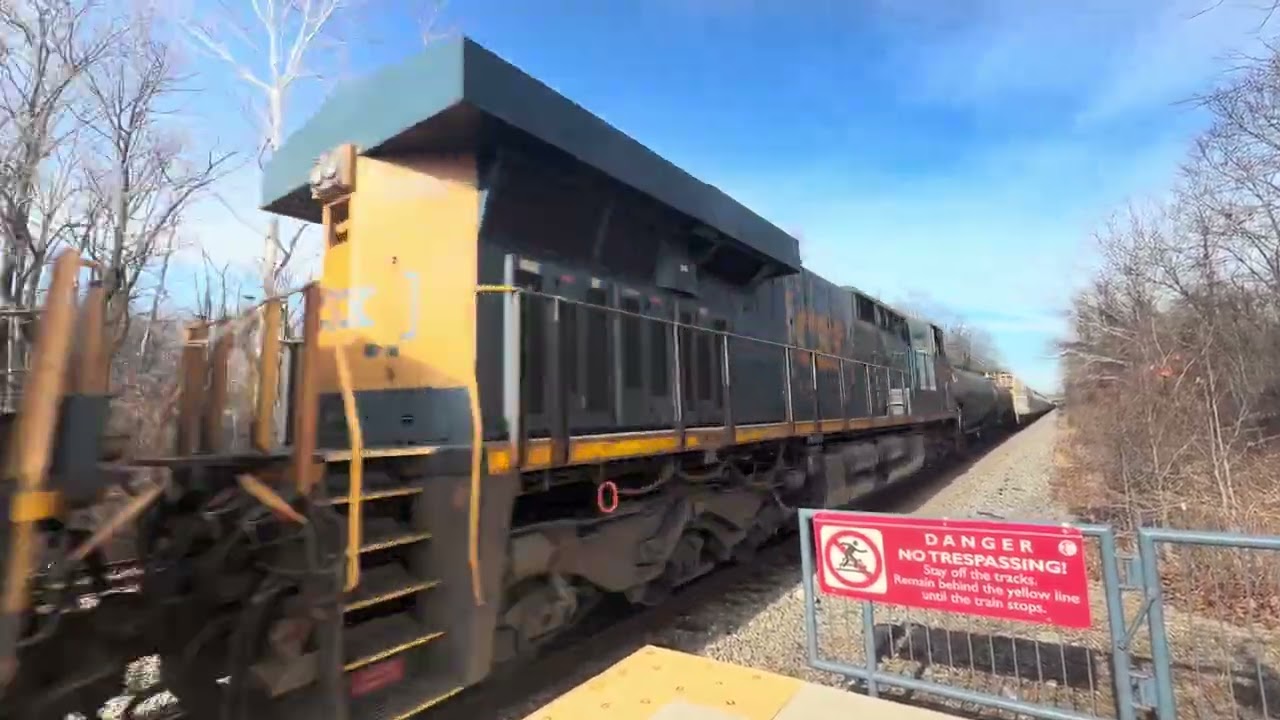 Out-of-Nowhere Train Race! AMTK P155 races CSX M415 at Lorton w/Hornshows from Both Trains!