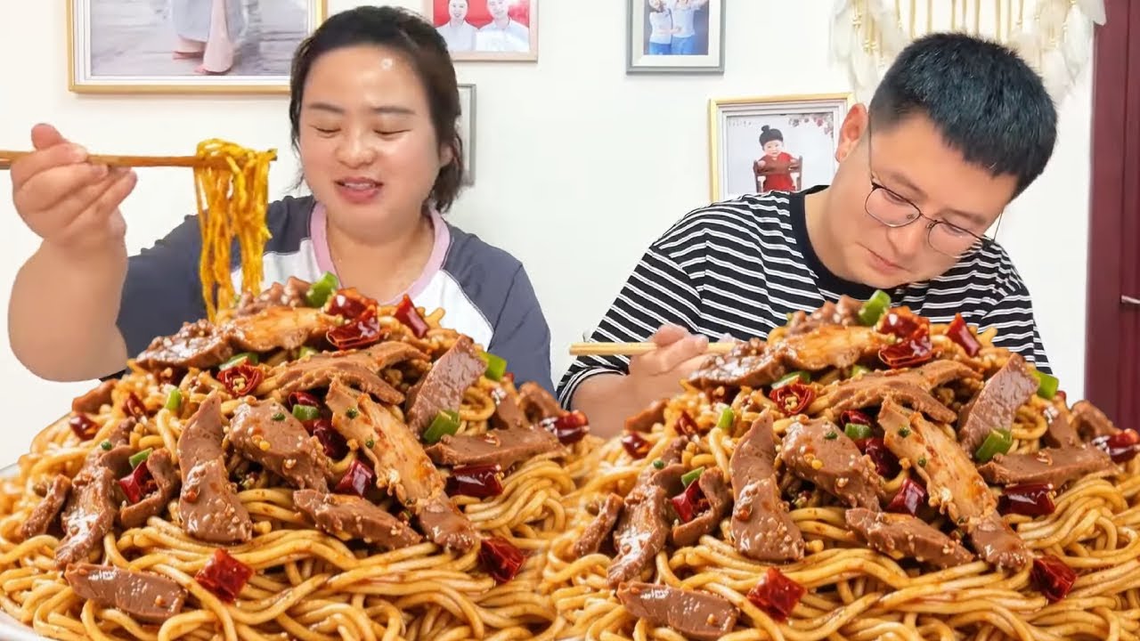丹丹做陕北特色小吃—麻辣肝拌面，香辣过瘾，味道一绝延安人最爱！【胖手手丹丹】