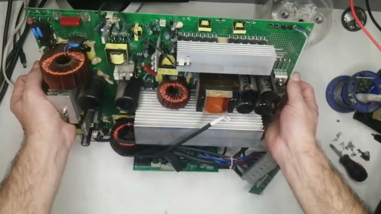 PowMr POW-HVM6 6.2M-48 6.2KW 48V Не вмикається. Ремонт . Не реагує на кнопку і мережу.