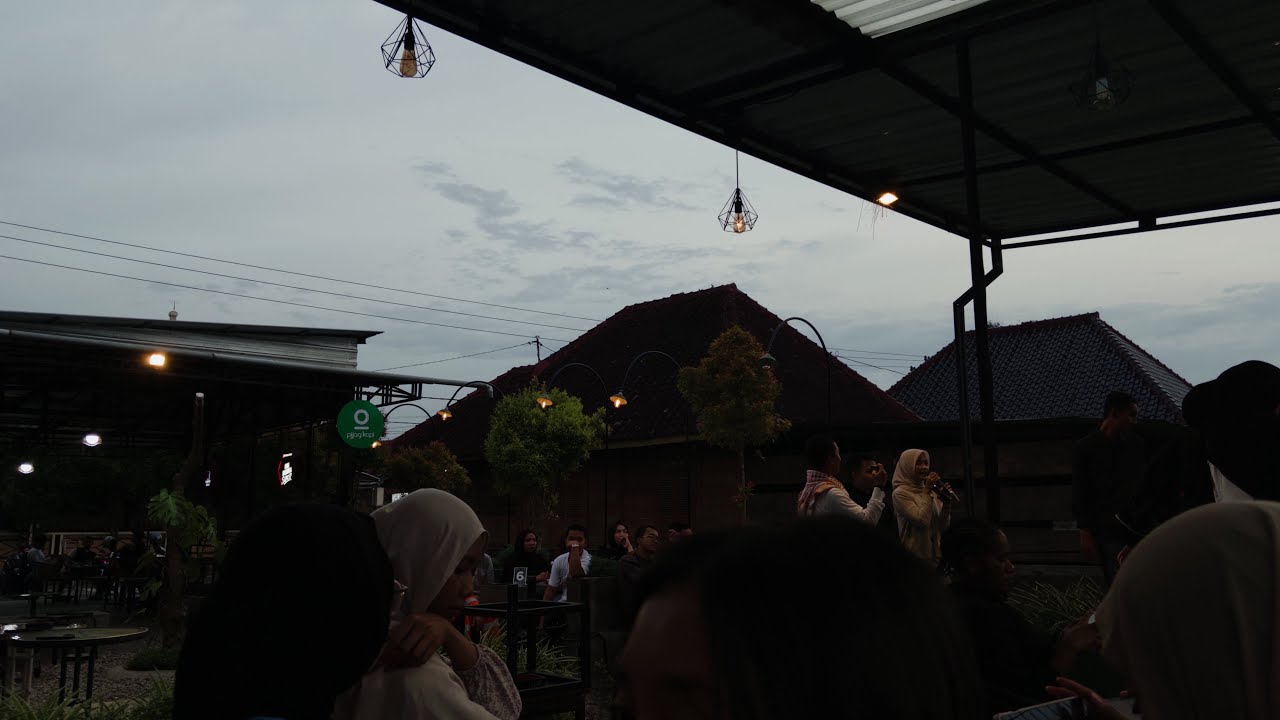 describing 10 things by farah alifthisa wardhani