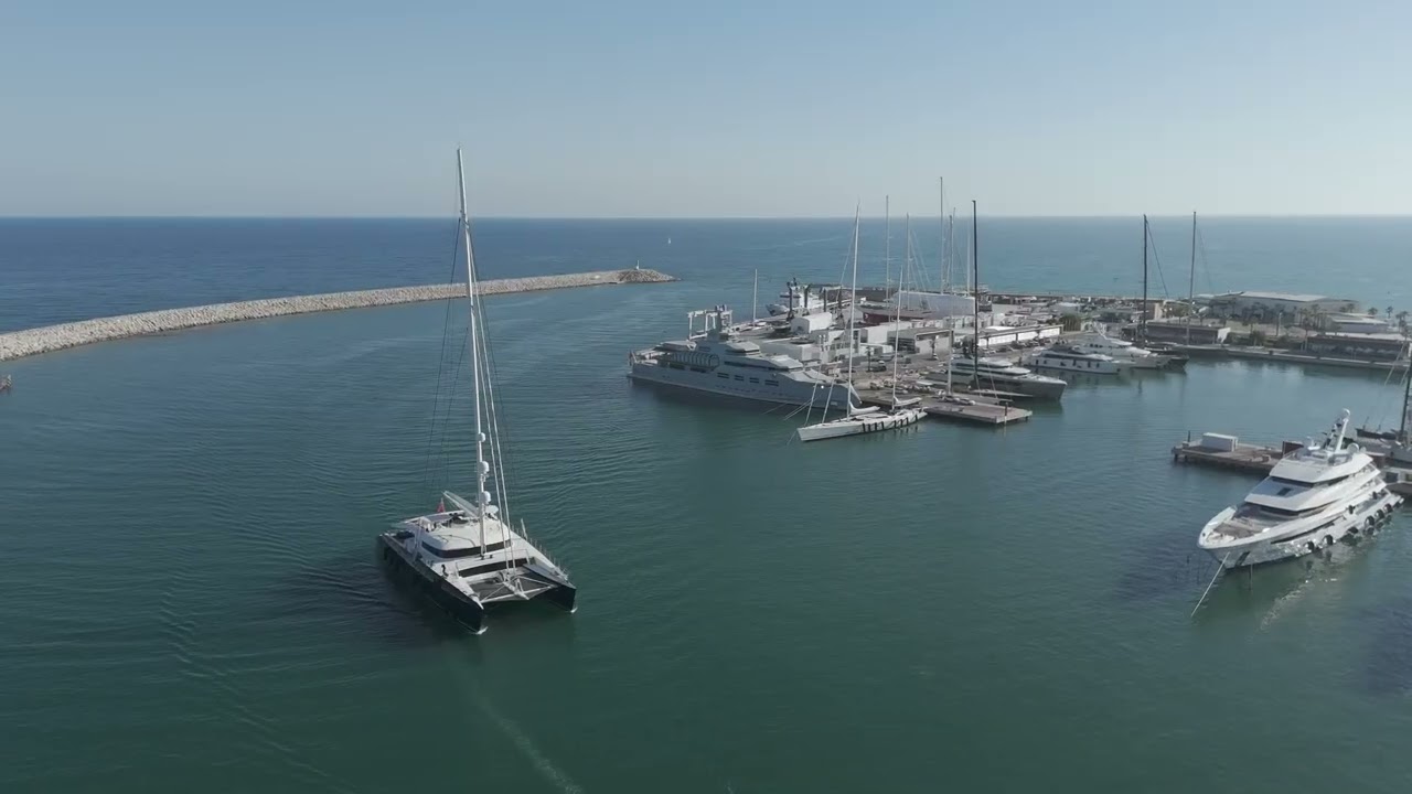 Hemisphere arrives at Pendennis Vilanova