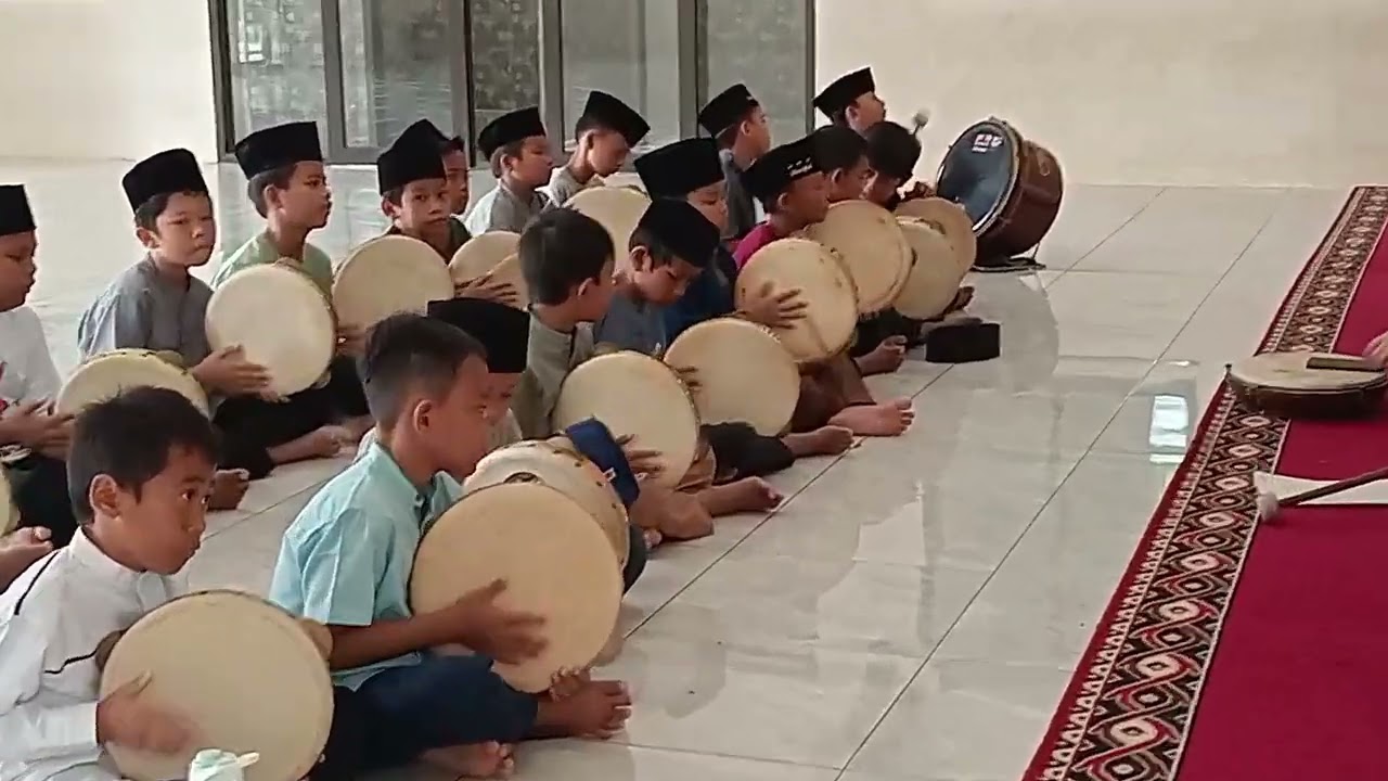 Latihan rutin Tim Hadroh MI Tahfizh An Nashr