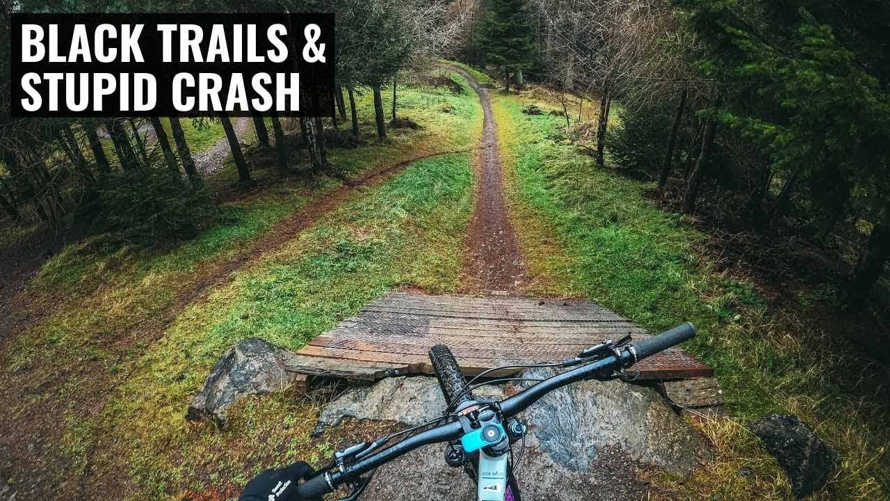 Riding Black MTB Trails & A Stupid Crash (Wood+Wet=BAD)