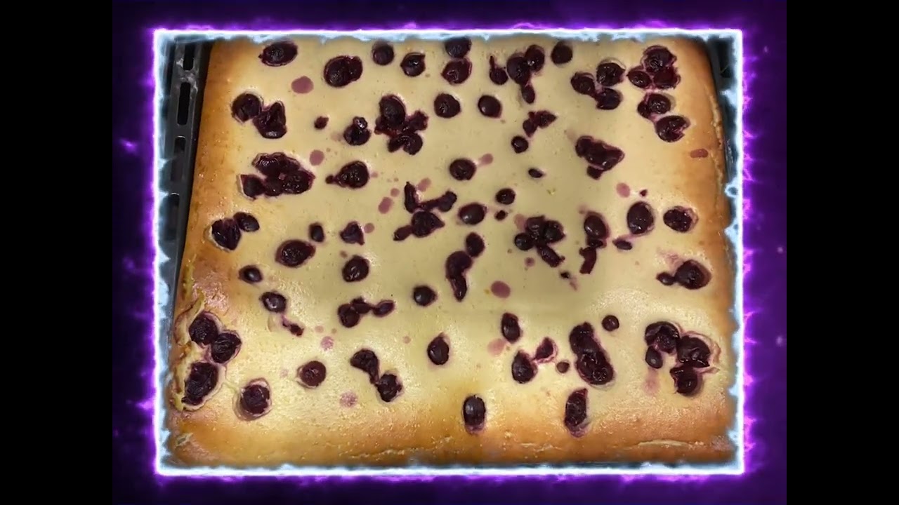 RAHMKUCHEN VOM BLECH MIT SAUERKIRSCHEN