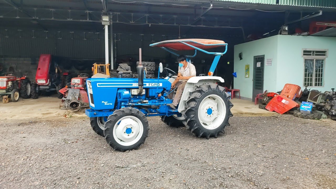 Hai chiếc máy cày Ford mới về đẹp long lanh số điện thoại trong phần mô tả.