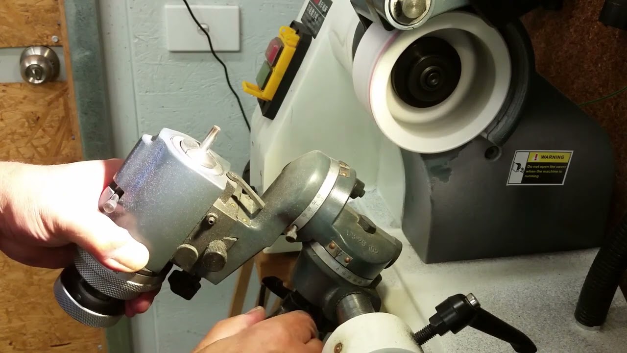 Grinding a thread cutting tool on a 