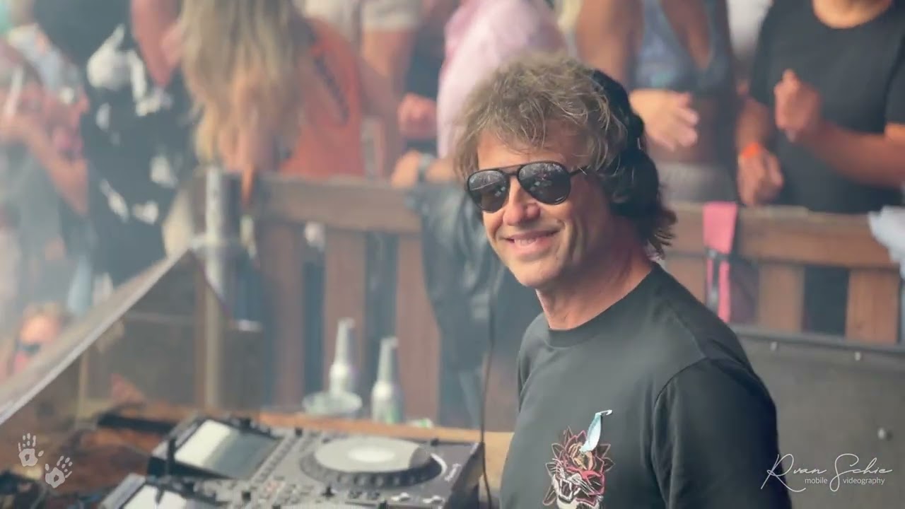 Hernán Cattáneo at the beach 2023