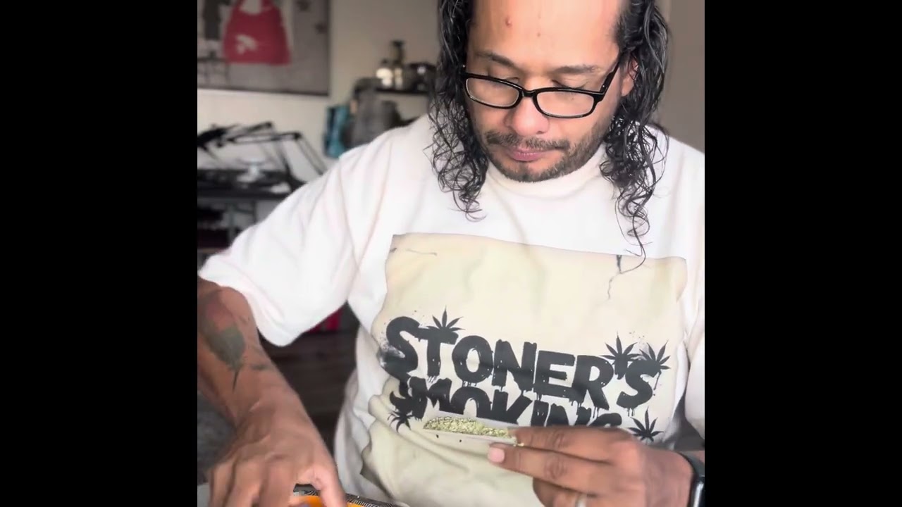 Let's roll a joint together 💨💨