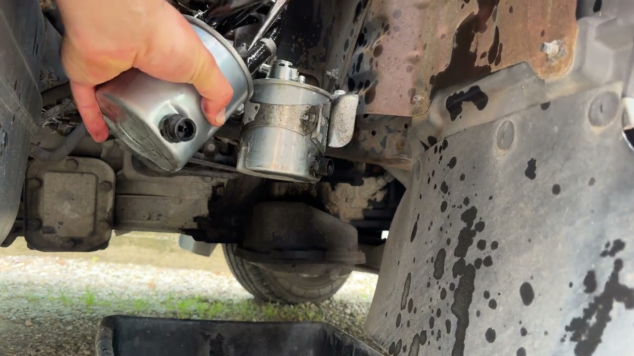 Sostituzione filtro gasolio NISSAN CABSTAR