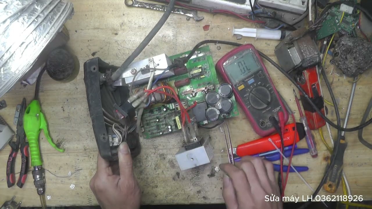 Sửa máy hàn hàn bị  nháy đồng hồ.chập công xuất và hỏng nhiều linh kiện