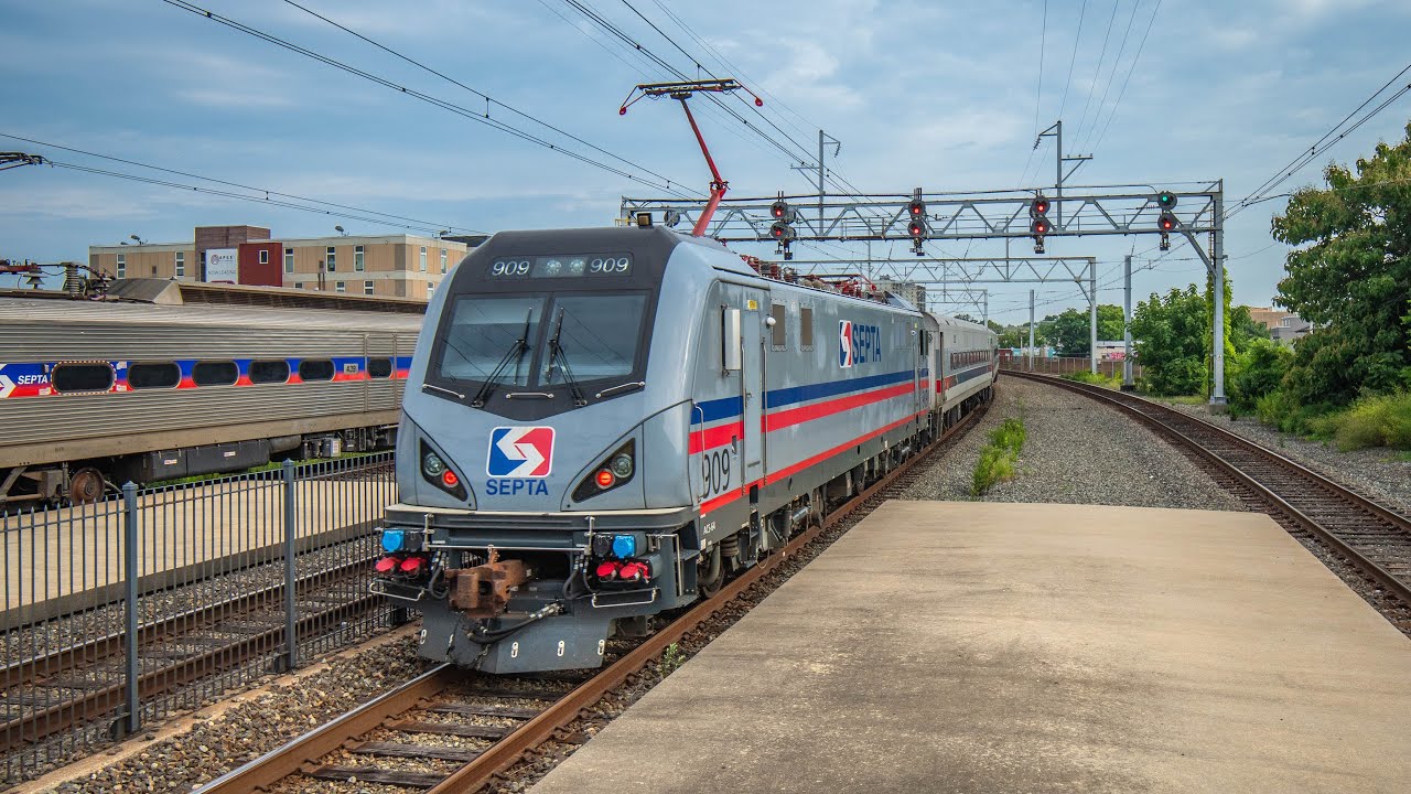 Septa Trains in Philadelphia Center City (HD)