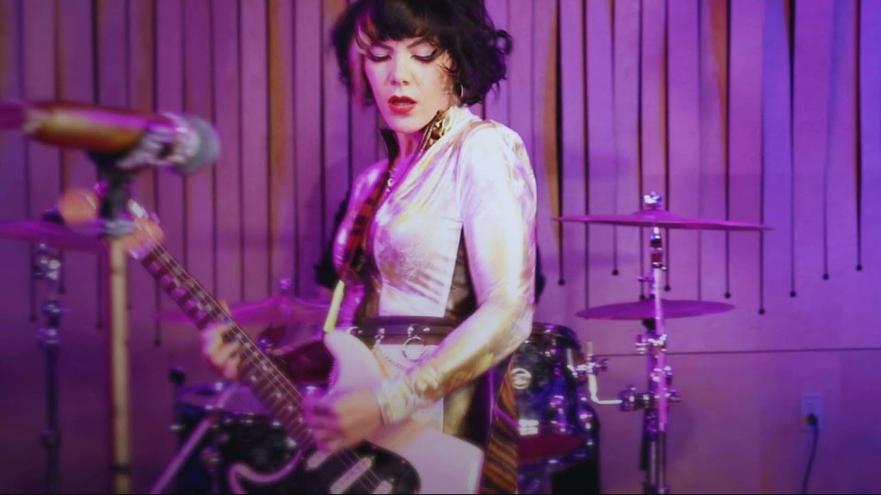 Suzi Moon - Gold Record Autograph (Official Video)