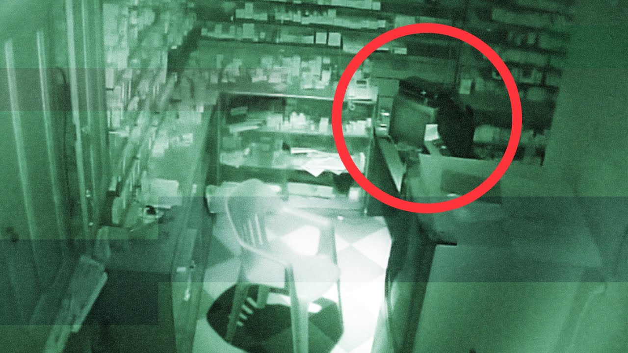 REAL GHOST CAUGHT ON TAPE ! (HD) Scary Footage