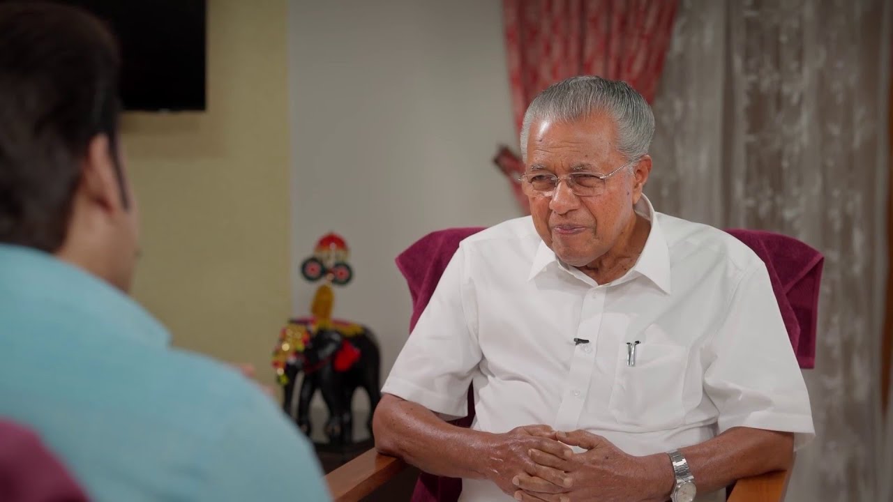 മുഖ്യമന്ത്രിയുടെ പ്രിയപ്പെട്ട റോബിന്‍: തന്റെ നായ്ക്കളെക്കുറിച്ച് പറഞ്ഞ് മുഖ്യമന്ത്രി