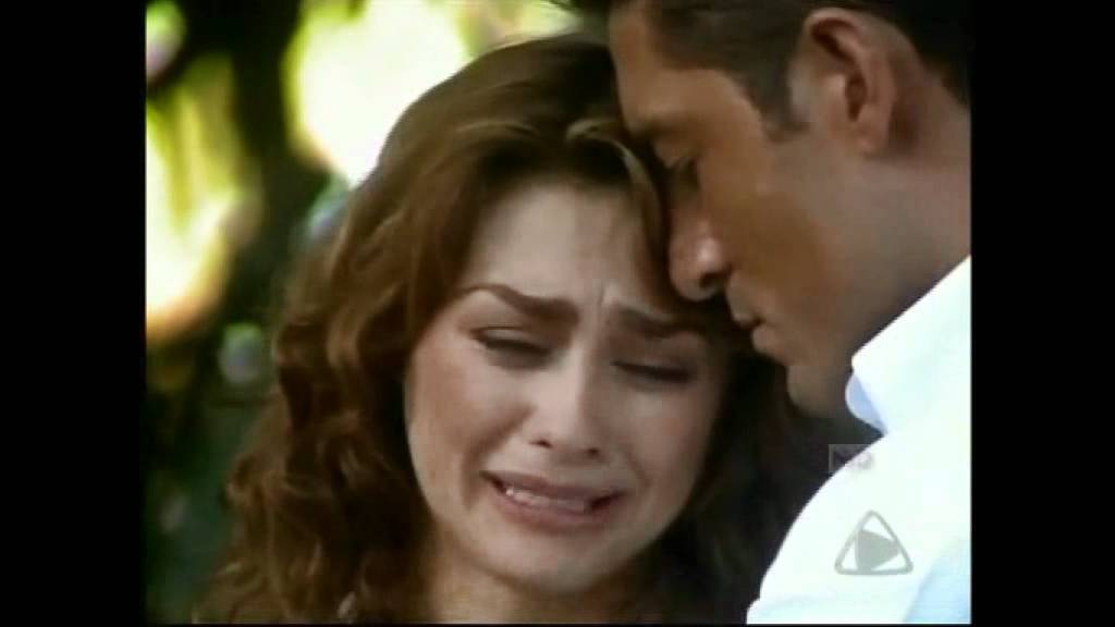 Abrazame Muy Fuerte- Carlos Manuel y Maria del Carmen hablan de su situacion (capitulo 35)