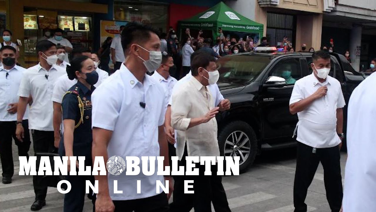 President Duterte visits a local fast food chain after attending son&rsquo;s oath taking in Davao