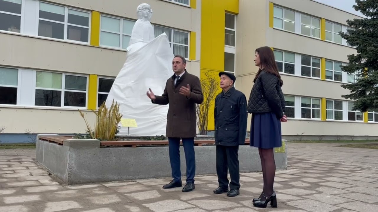 Alytaus Šaltinių progimnazija atidengė atnaujintą V. Gylikio skulptūrą