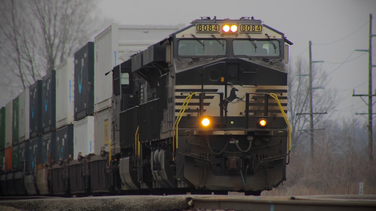 NS 28N passes Flint at MP 11 with friendly crew!