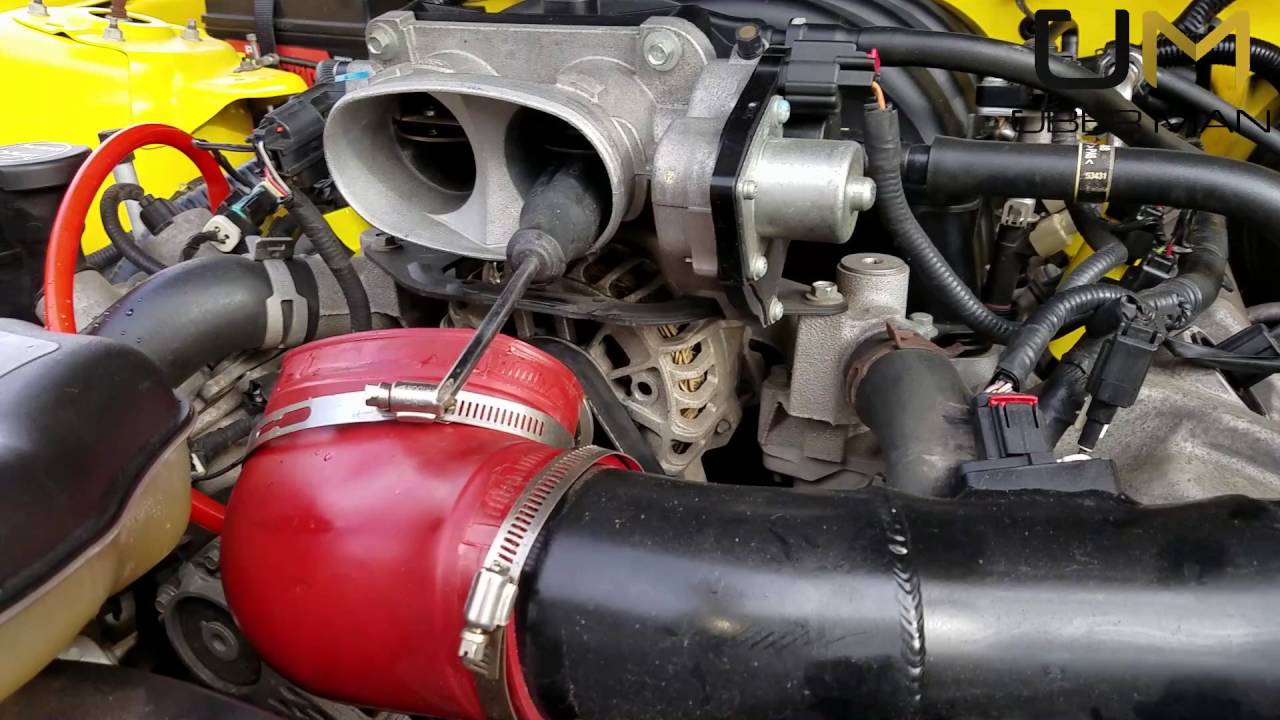 Чистка дроссельной заслонки Ford Mustang GT 2005–2010 гг.