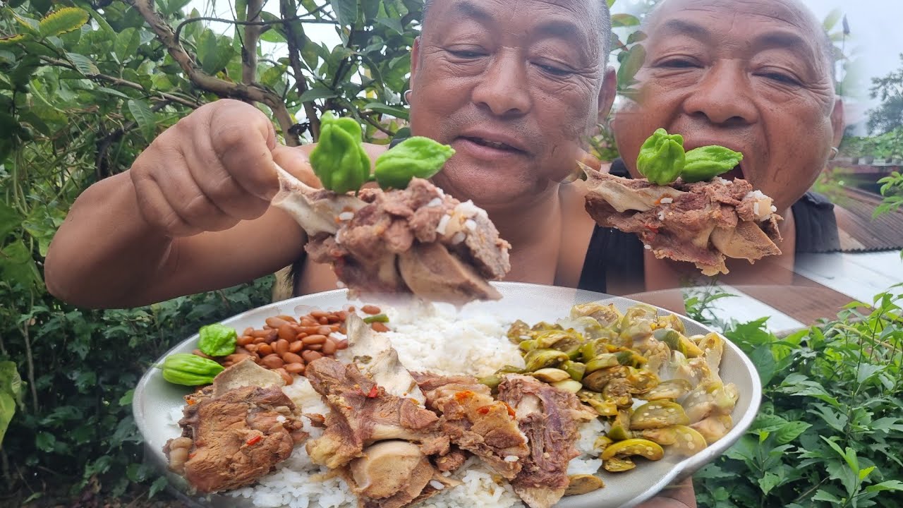 SPICY BEEF CURRY | with bitter eggplant & king chilli | Naga Style @khipsvlog3739