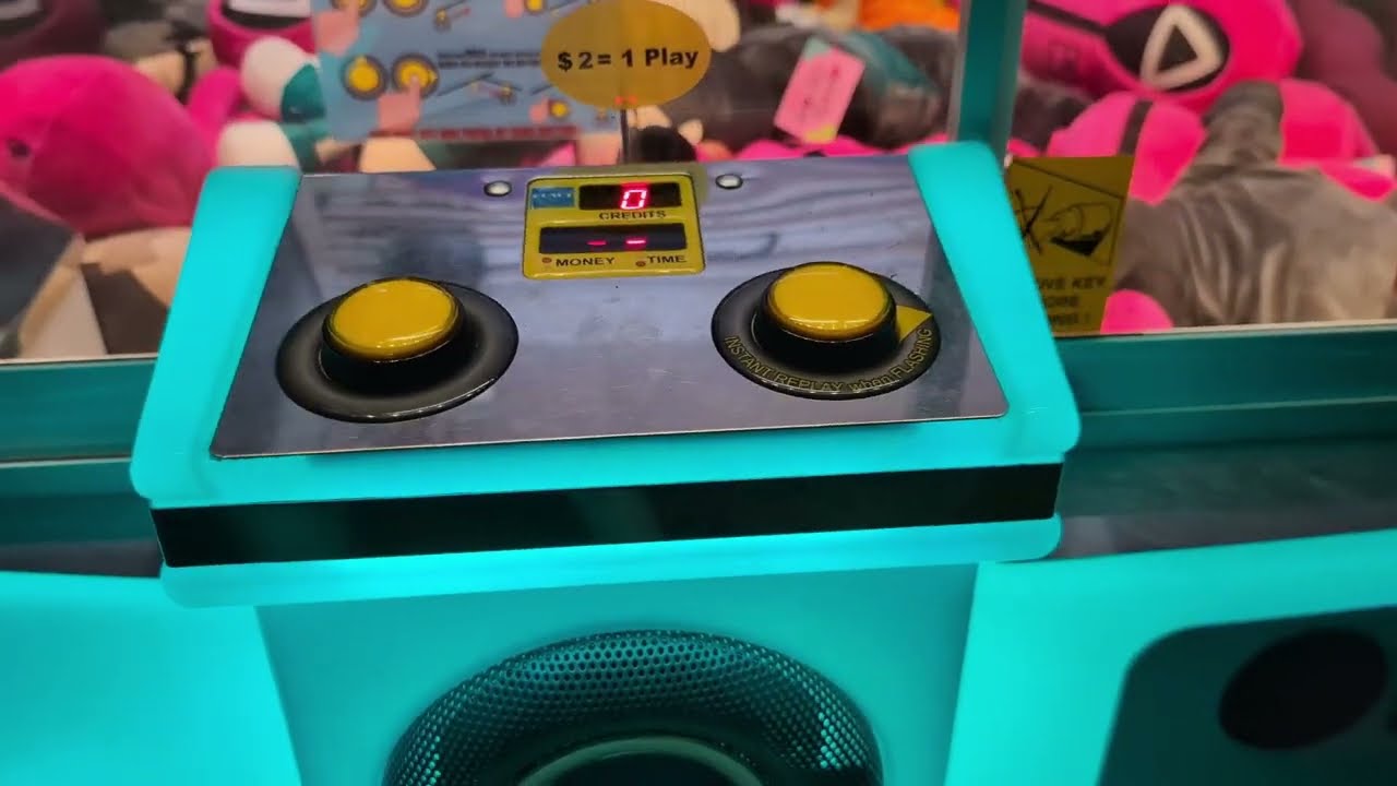 E-Claw Cosmic Crane Claw Machine by Elaut