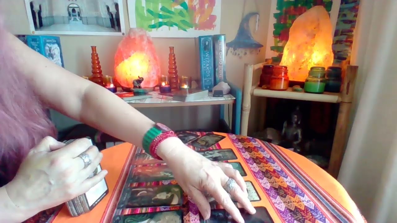 ESCORPIO!!🔮Hay una delgada línea entre la amistad y el amor!! El amor te pegará aunque te resistas!!