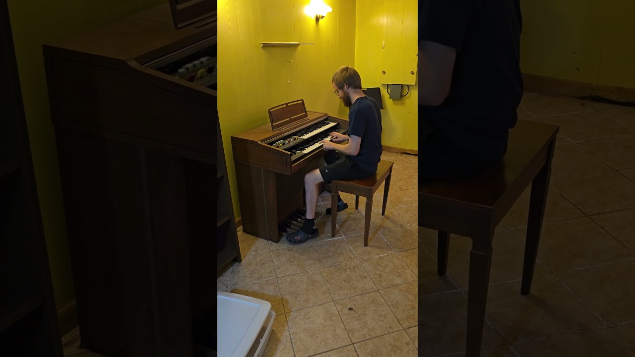 Yamaha TX81Z Electric Organ w/ Bench | Up For Auction