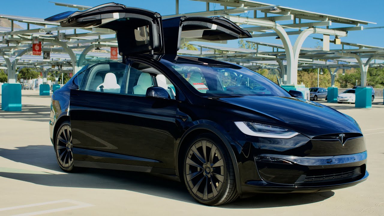 2022 Tesla Model X Plaid - The Quickest SUV at 0-60 in 2.3 seconds!