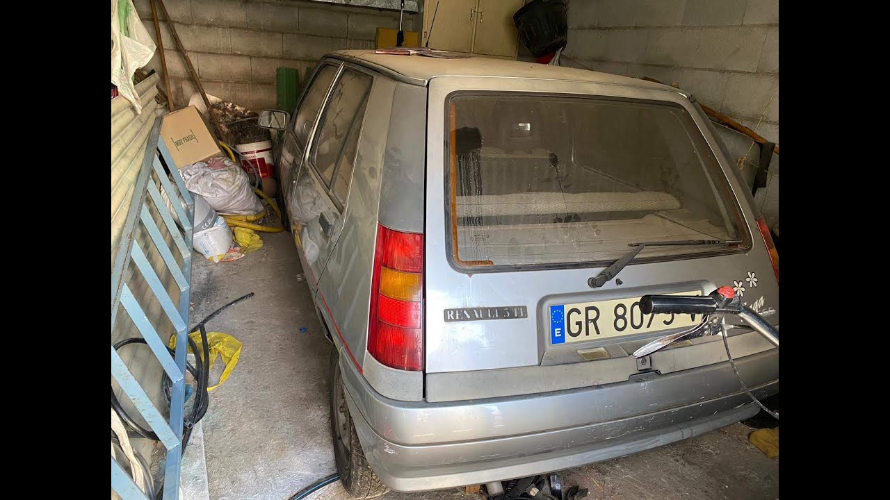 Renault super 5 restaurado después de 25 años