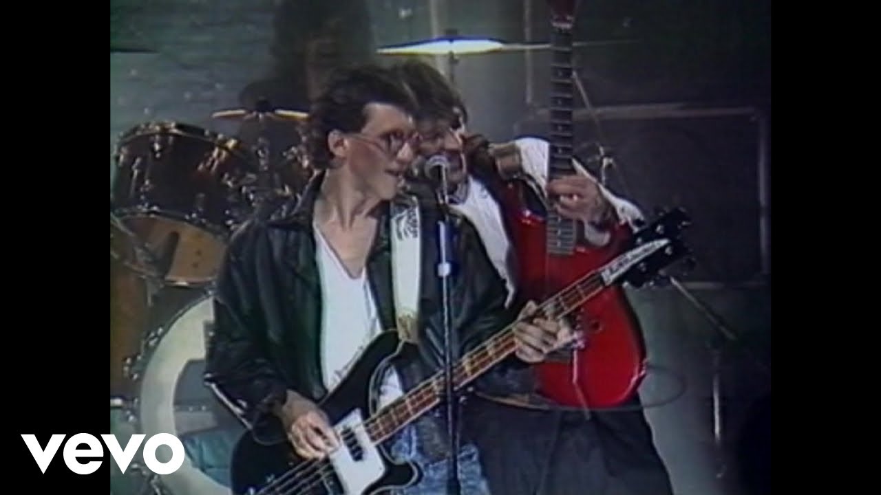 Los Enanitos Verdes - Pasos (Official Video)