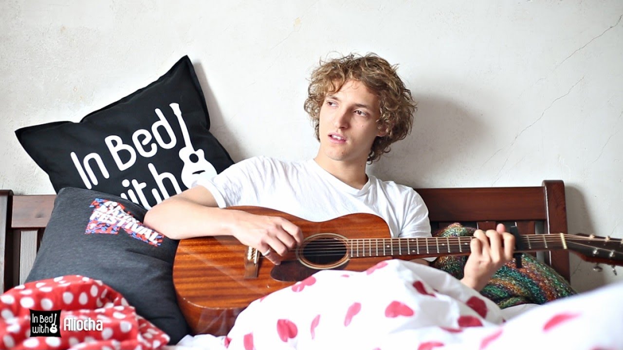 Aliocha - Flash In The Pan - acoustic for In Bed with at Reeperbahn Festival 2017