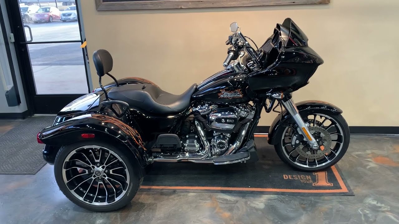 CUSTOMIZED! 2023 Harley-Davidson Road Glide 3 in Vivid Black with Custom Pinstriping-FLTRT