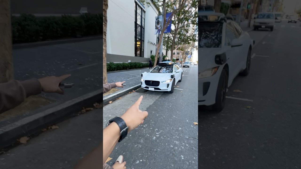 Robot taxi 😳