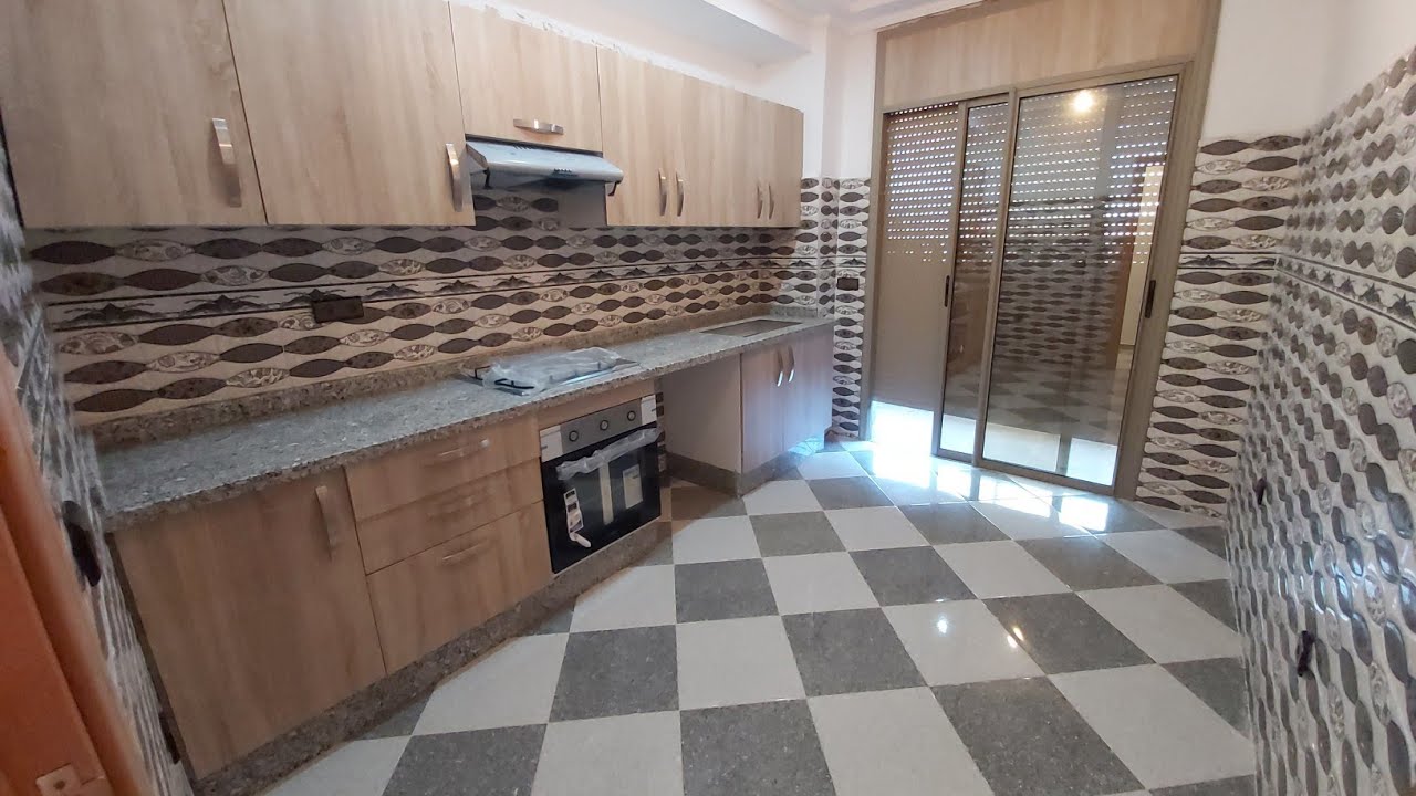 شقة 74 متر² شوكة مفصلة بثلاث غرف وصالون بإقامة من ثلاث شقق قرب شاطئ سيدي رحال appartement sidi rahal