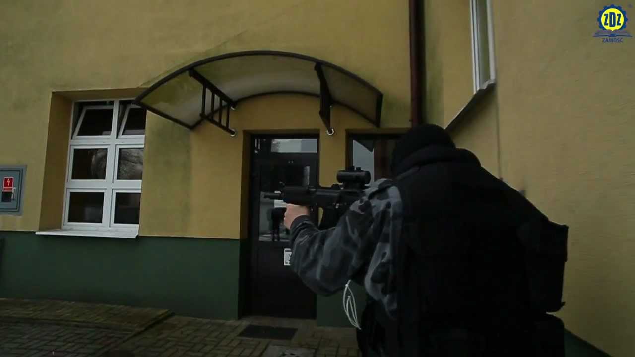 Atak terrorystów na szkołę ZDZ w Zamościu