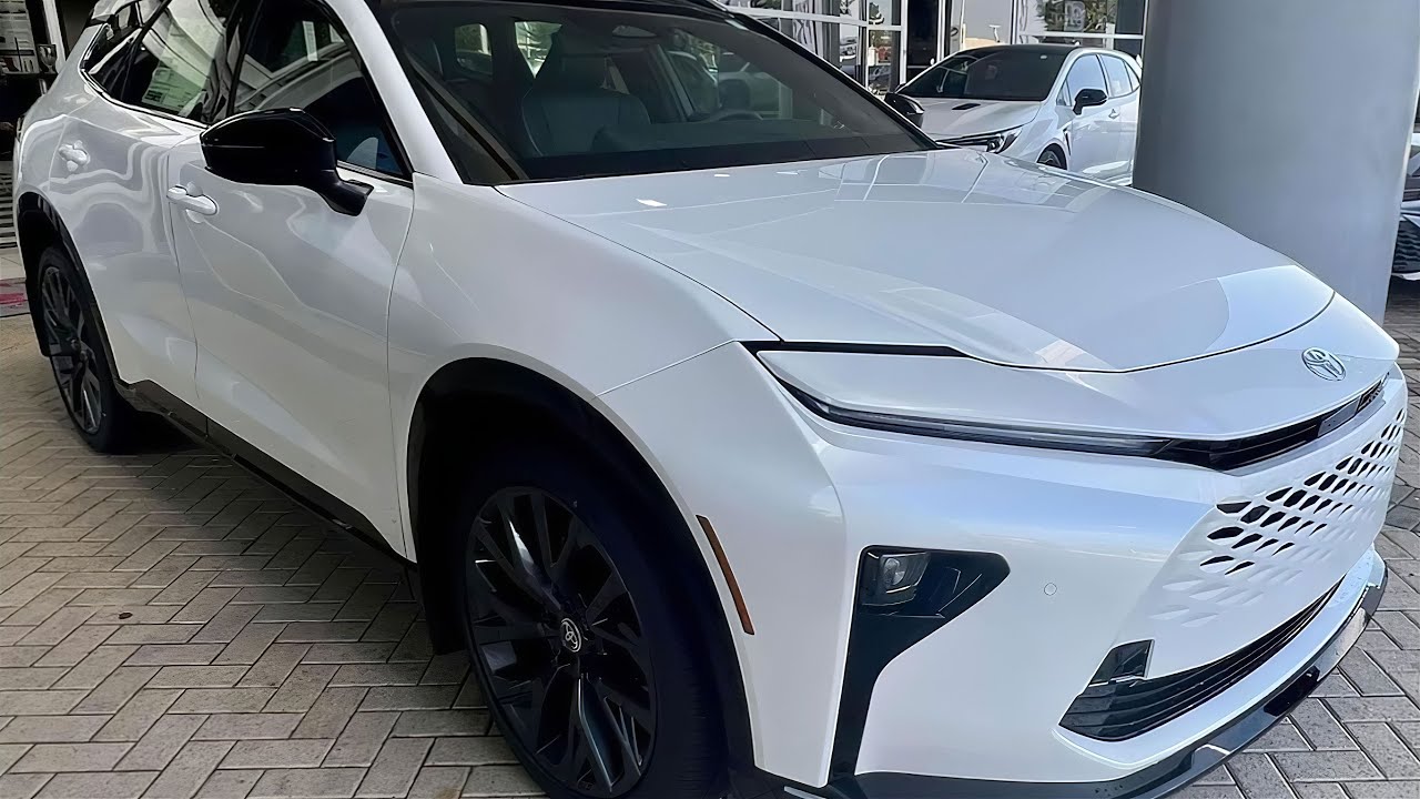 2026 Toyota Crown Signia — XLE vs Limited  Price, Mileage, Features & Full Review