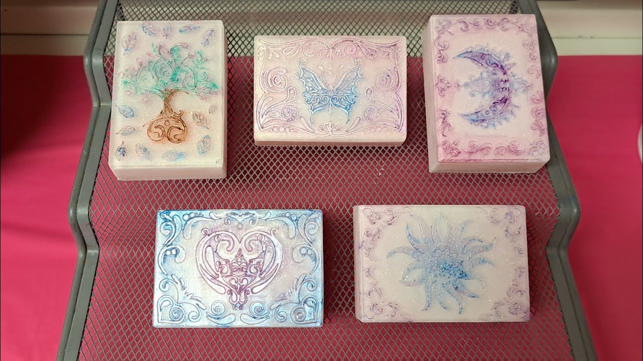 How to paint soap with micas - Melt and Pour soap bars #diy #soapmaking