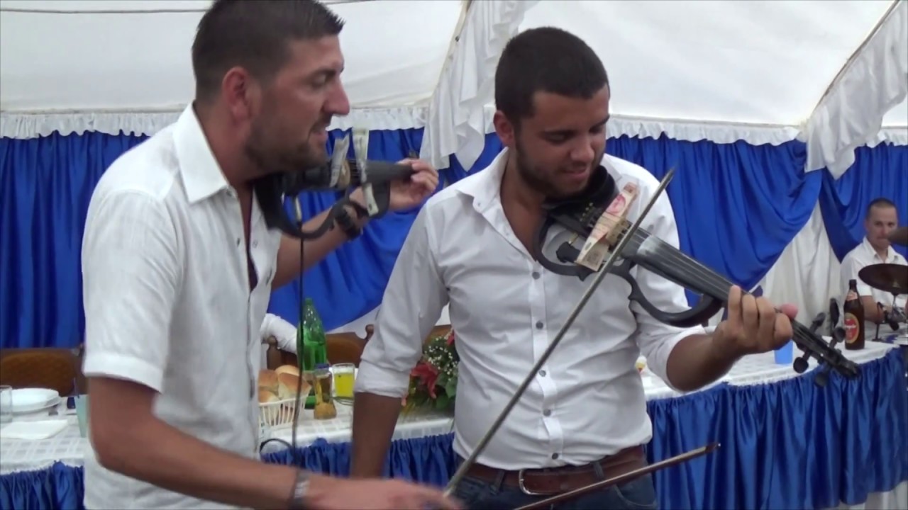 Sale Show-Evo Pese i kosulje bele peva Mujo nece doci Jele