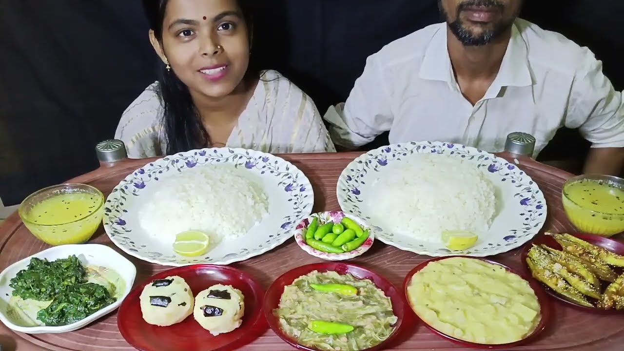 আজকে দুপুরের মেনুতে ভাত ভেজ ডাল শাকভাজা আলু ভর্তা ভেন্ডি ভর্তা আলুপোস্তো পটল ভাজা, কাঁচা লঙ্কা লেবু।