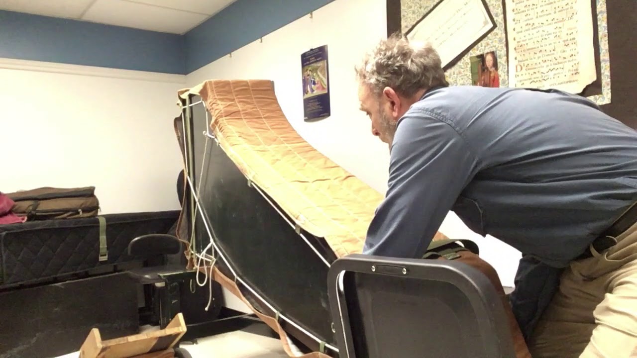 Moving a double manual harpsichord, solo