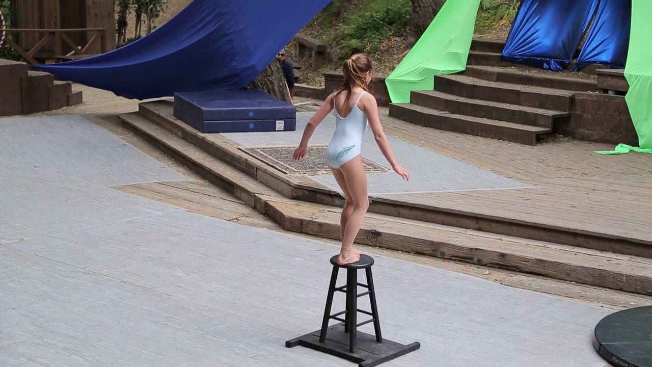 Georgia Bryan performs contortion at Momentum 2016